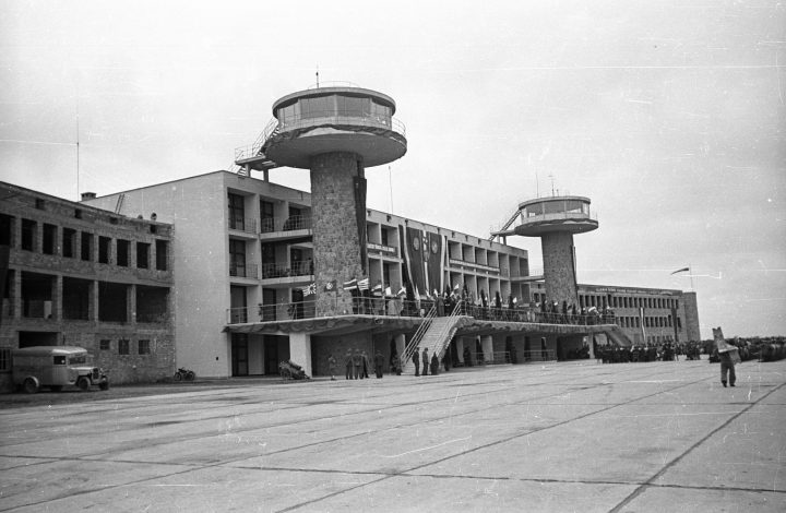 A ma Liszt Ferenc Nemzetközi Repülőtérként ismert légikikötő immár 70. éve működik Magyarország kapujaként: megnyitására 1950. május 7-én került sor.