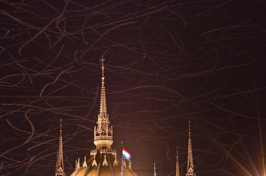 Körözés a Parlament központi kupolájánál (Fotó: Potyó Imre)