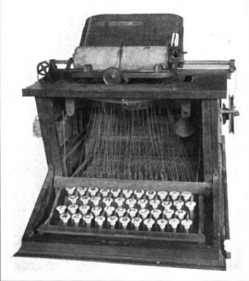 Soles írógépe az eredeti billentyűzettel