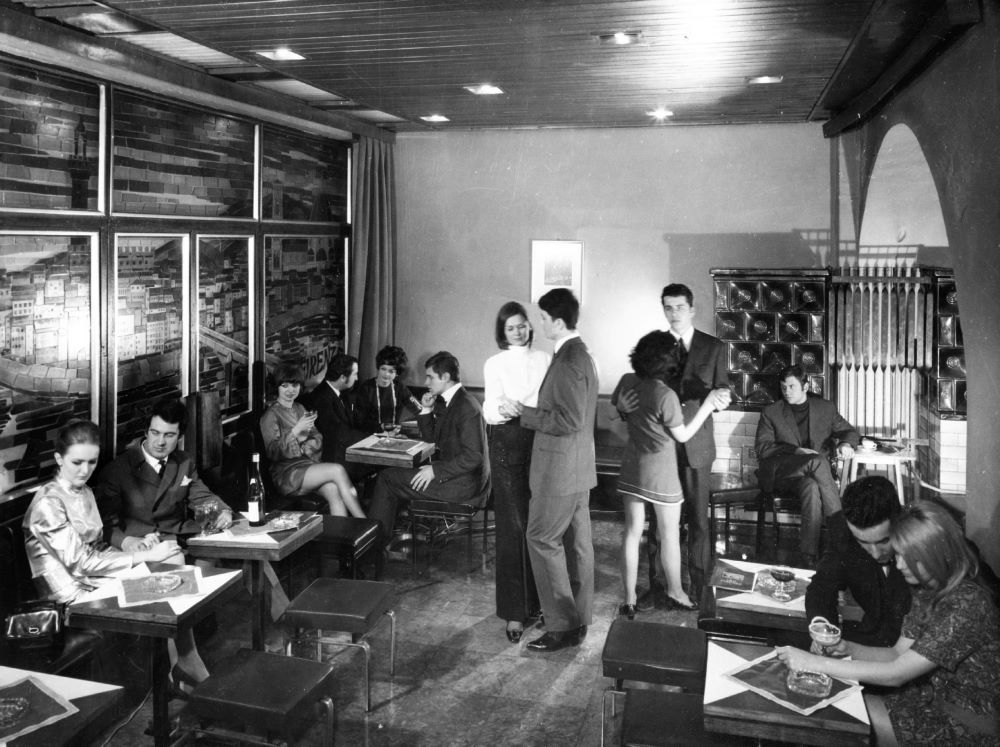 Az Old Firenze bár és eszpresszó a budai várban az 1970-es évek elején.
