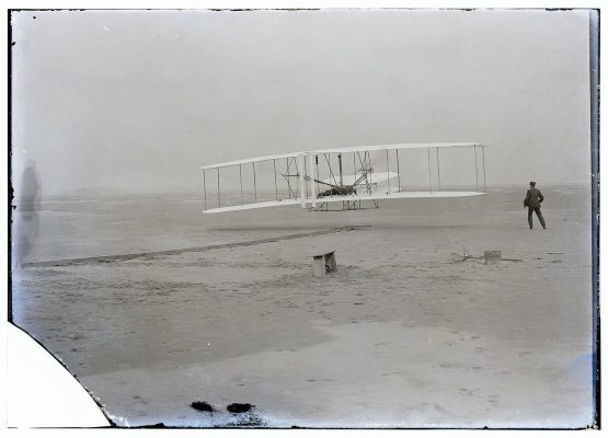 Az első motoros repülés John T. Daniels fotóján