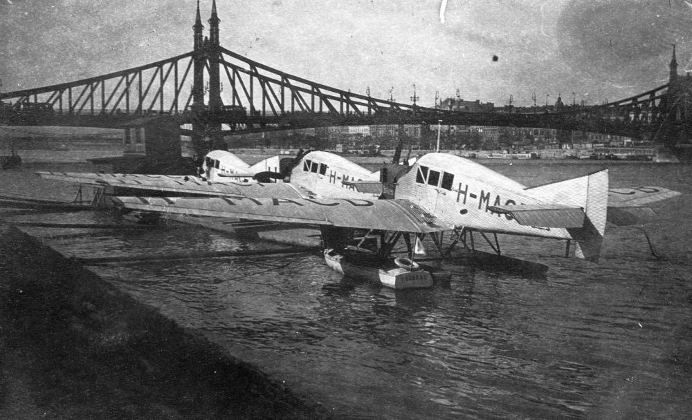 Hidroplán állomás a budai alsó rakparton a Szent Gellért térnél 1925-ben.