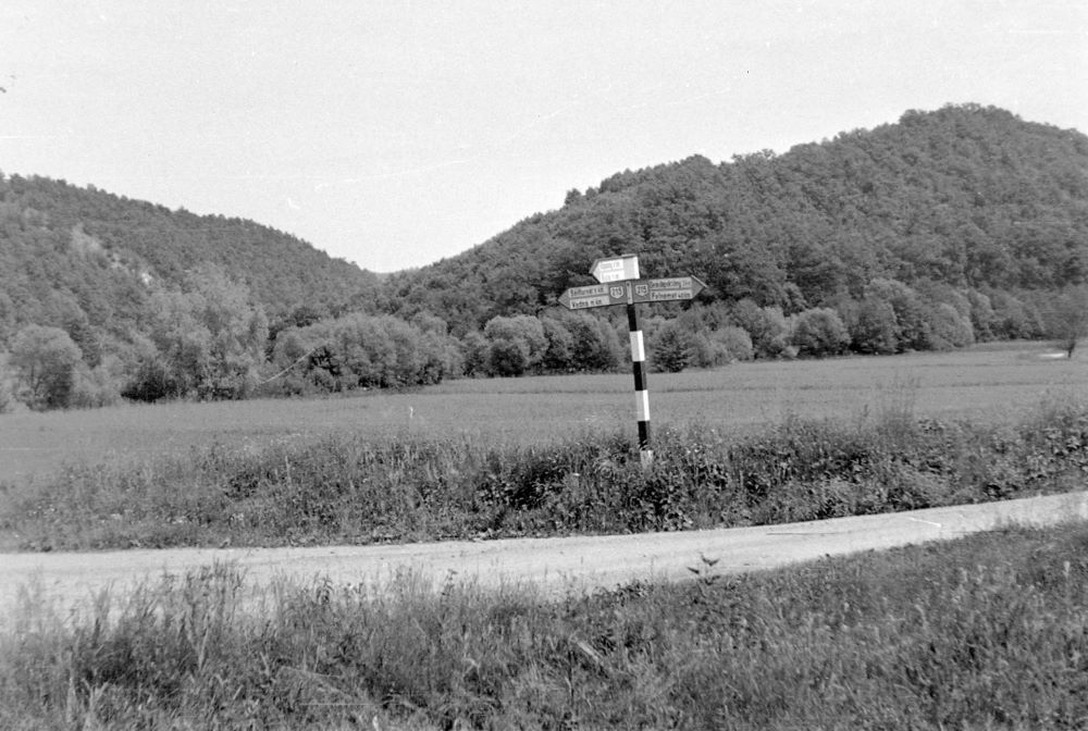 Ma a Lázbérci víztározó van az Uppony, Bánhorváti és Dédestapolcsány által alkotott háromszögben 1955-ben még álló tábla helyén.