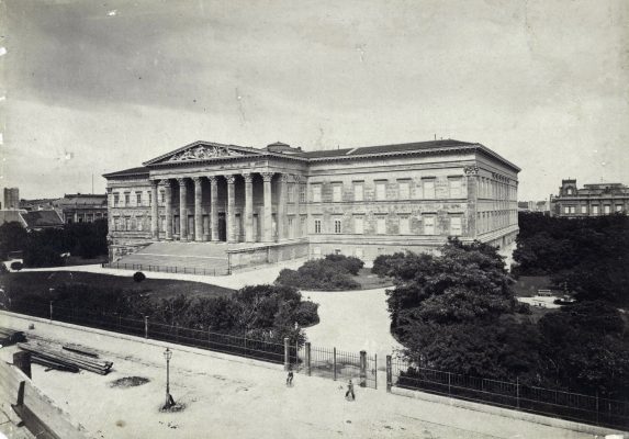 A Magyar Nemzeti Múzeum épülete a XIX. század második felében. Itt végül hosszú időre otthont talált a könyvtár is