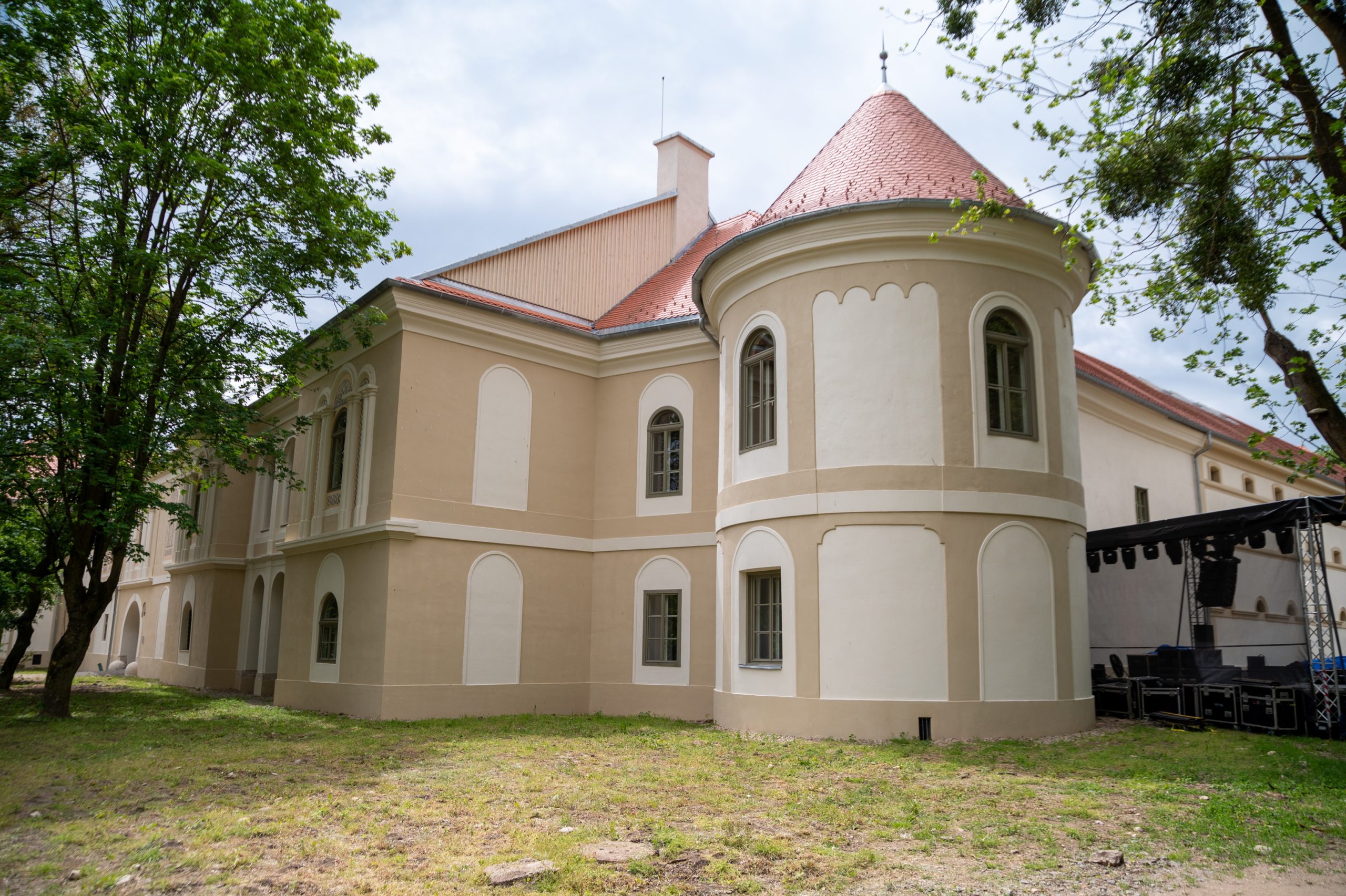 A felújított gyalui várkastély