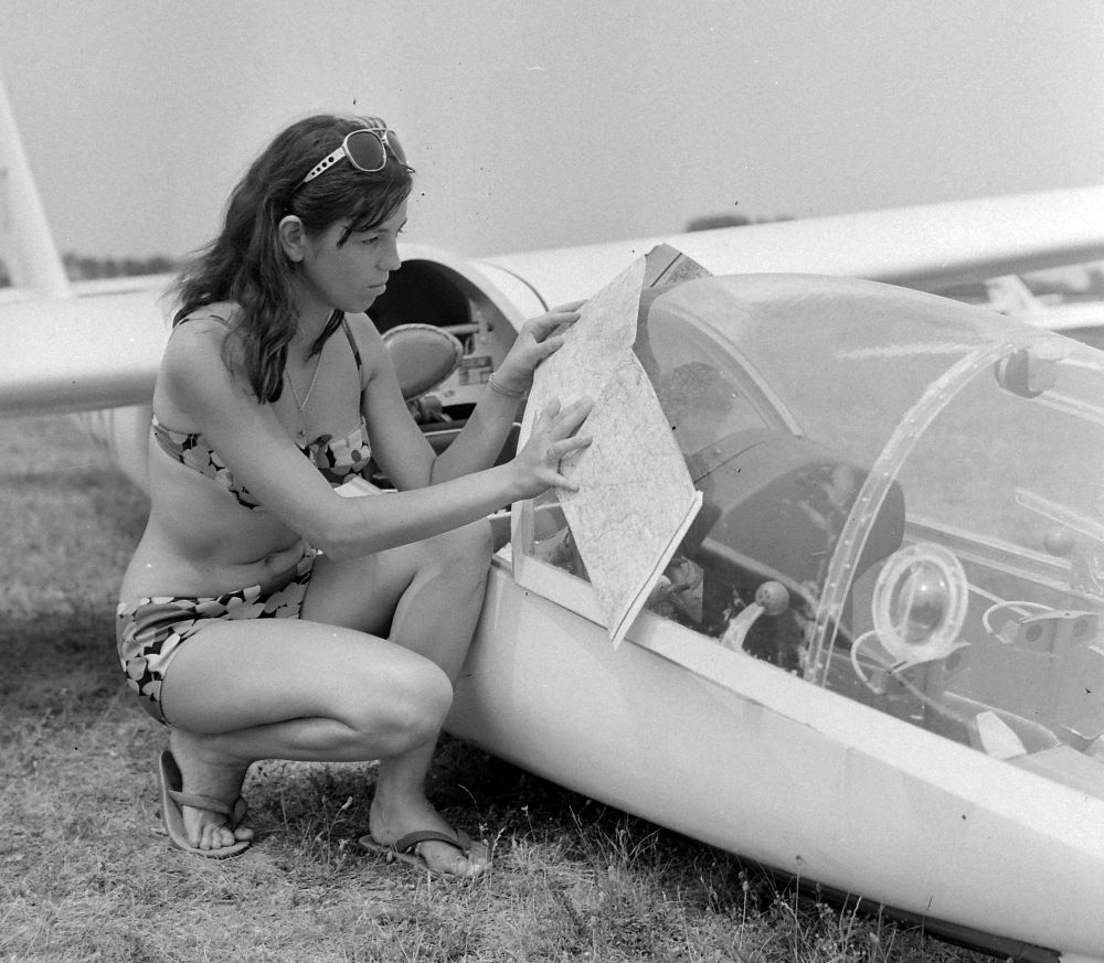 A második világháborúban egyszer használatos vitorlázógépekkel is célba juttattak katonákat és fegyvereket – nagy előnyük volt, hogy csendben tudtak megközelíteni objektumokat.