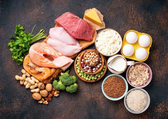 A halak, sovány húsok, tejtermékek, diófélék, hüvelyesek, gabonafélék a fő fehérjeforrások