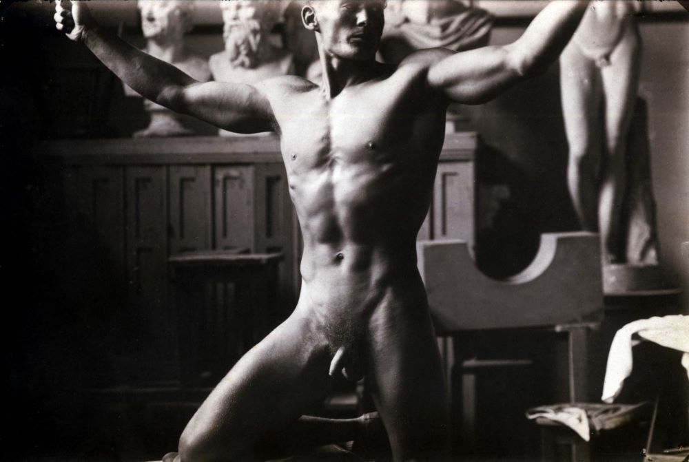 Hegedűs István öttusázó, az 1948-ban forgalomba került 20 forintos férfialakjának és a Szabadság-szobor Fáklyavivő mellékalakjának modellje 1946-ban. Hegedűst tíz évvel később, 1956. október 24-én egy nagykörúti könyvégetésnél lőtték agyon egy ÁVH-s teherautóról.