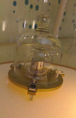 A kilogramm etalon Párizsban