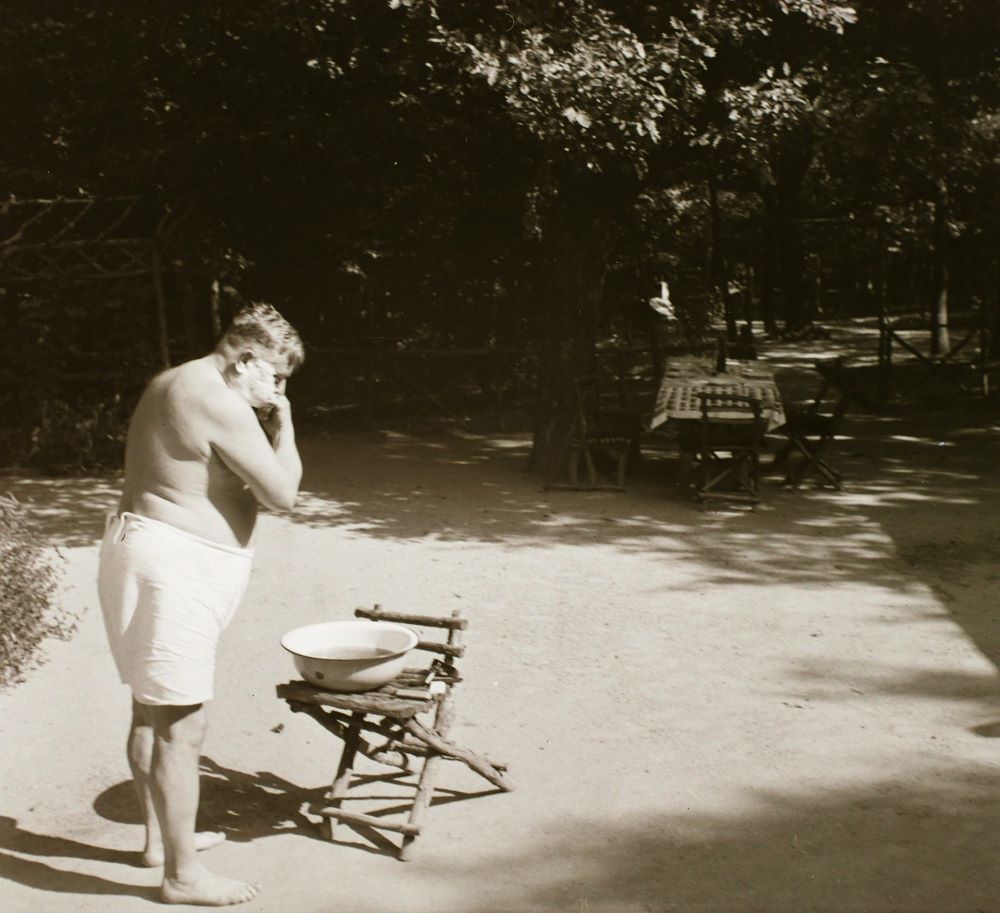 Borotválkozó férfi 1940.